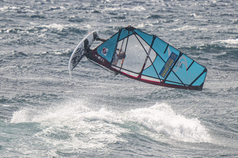 Los windsurfistas juniors se hacen con Pozo Izquierdo 