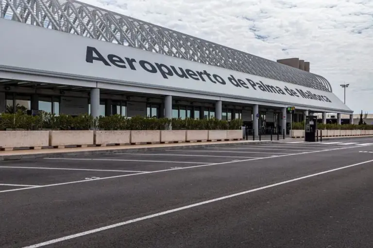 Un incendio en un avión en el aeropuerto de Palma deja 18 heridos leves