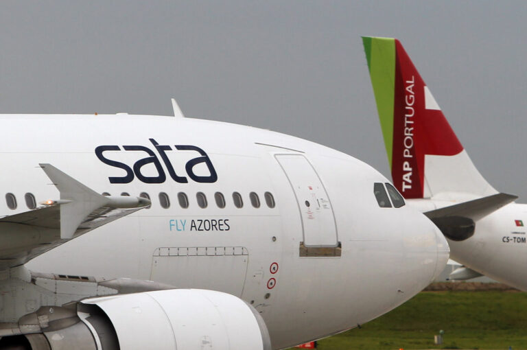 Detenida una persona por falsa amenaza de bomba en un avión que iba de Azores a Bilbao