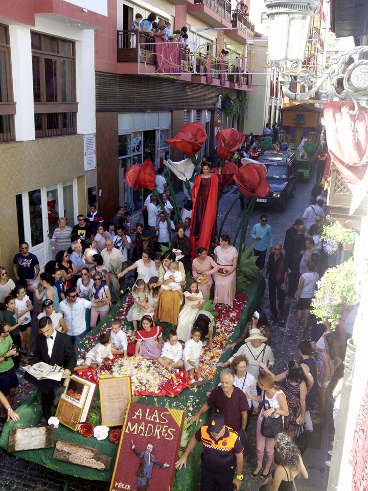Batalla de las flores Bajada de la Virgen de La Palma 2015. laBajadadelaVirgen.com