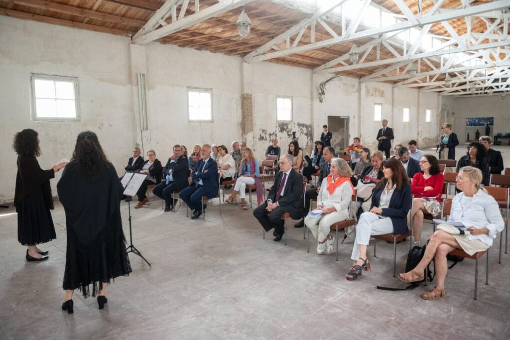 Momento del homenaje en el campo de concentración de Ravensbrück, en Alemania