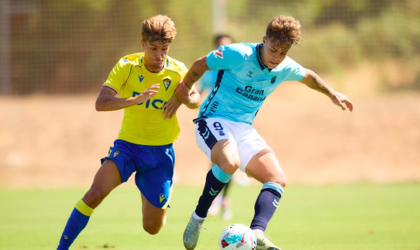 2-1 terminó el partido entre el Cádiz CF y la UD Las Palmas de pretemporada el 24 de julio de 2025