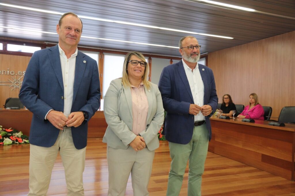Vanesa Martín, Óscar Hernández y Francisco García durante el acto de relevo en la presidencia de la Mancomunidad del Sureste, celebrado en el Ayuntamiento de Ingenio.