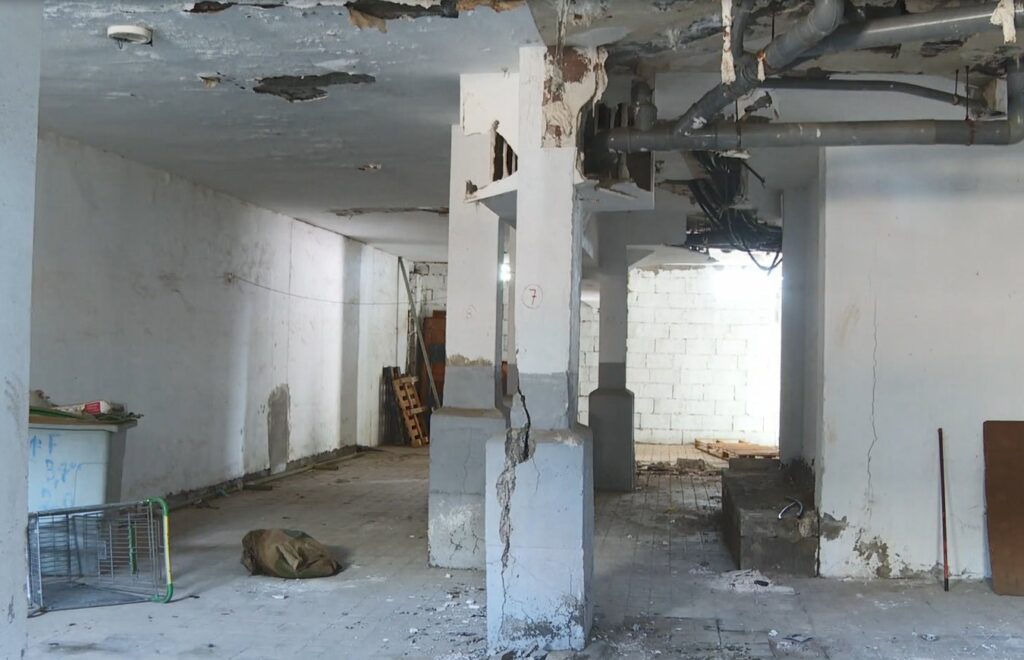 Vecinos de un edificio de Jinámar denuncian su deterioro y piden soluciones