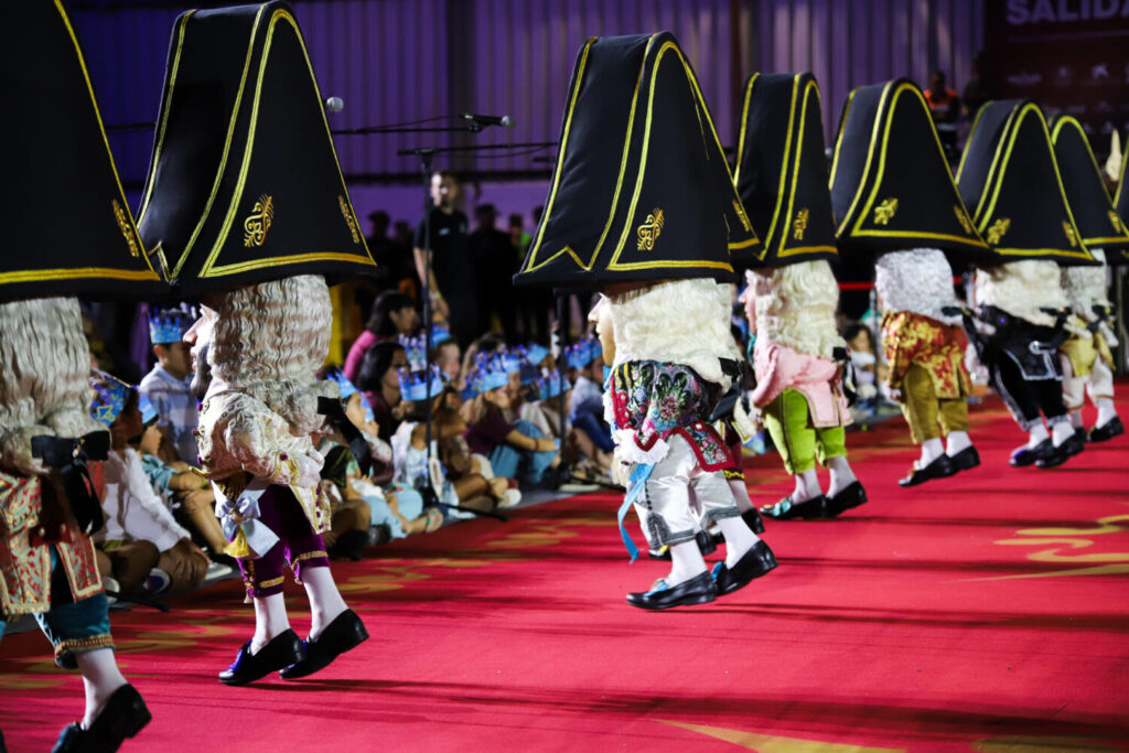 El baile de los enanos es una de las tradiciones más conocidas de la Bajada de la virgen de Las Nieves, en La Palma. RTVC.