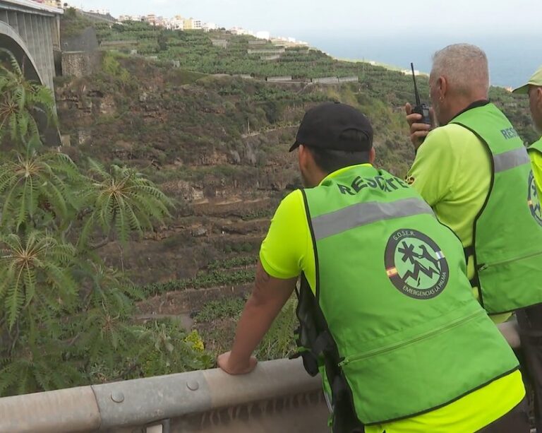 Reactivan la búsqueda de dos desparecidos en La Palma