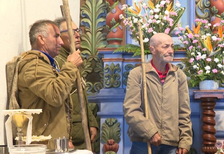 Los guardianes de la Virgen de los Reyes