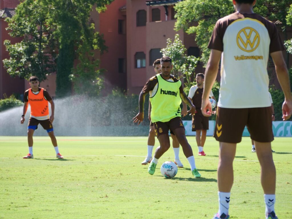 Jonathan Viera durante el entrenamiento en el stage de Marbella este miércoles / UD Las Palmas 