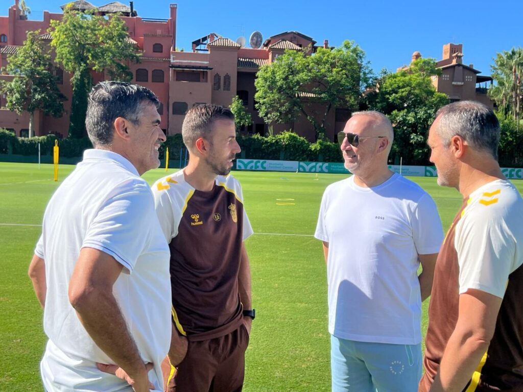 El presidente de la UD Las Palmas, Miguel Ángel Ramírez, se presentó este fin de semana en el Marbella Football Center, para ver de cerca la evolución del equipo / UD Las Palmas 