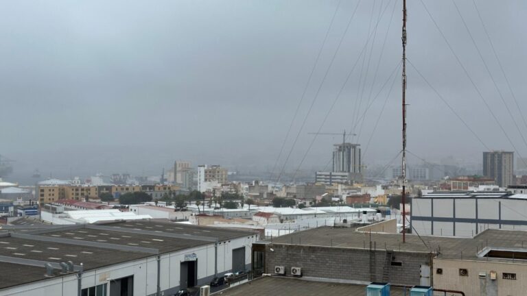 La lluvia y la niebla reaparecen en Canarias en pleno verano
