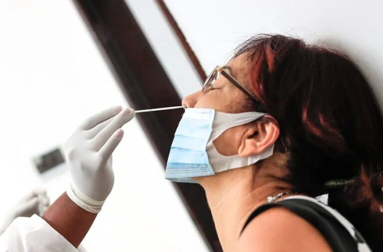 Dos millones de personas están afectadas por covid persistente; el 62 % se contagió trabajando