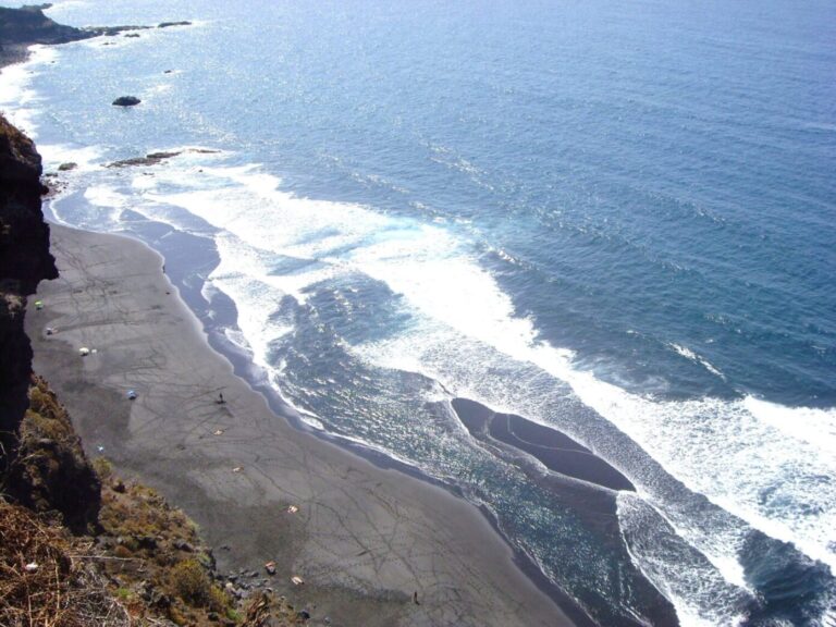 El PSOE exige al Cabildo de Tenerife un plazo definido para reabrir la playa de los Patos