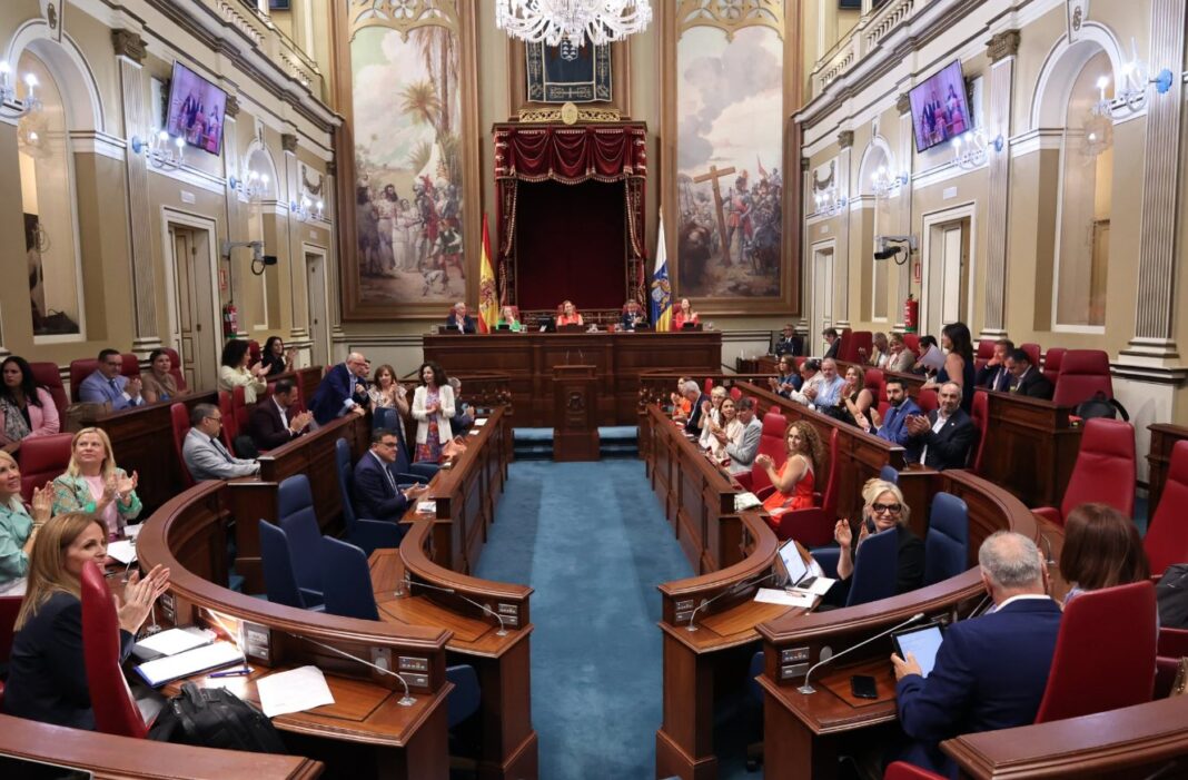Canarias prepara argumentos para restringir la compra de viviendas por parte de extranjeros