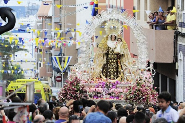 La Virgen del Carmen recorre las calles de La Isleta desde la madrugada / Archivo / RTVC