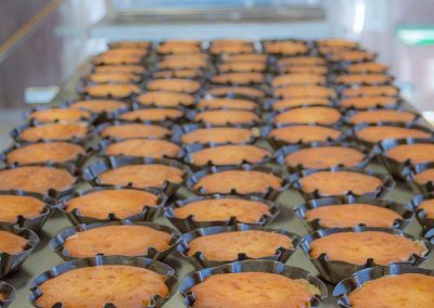 Por la Bajada de la Virgen de Los Reyes aumenta la demanda de las quesadillas, el dulce más representativo de El Hierro