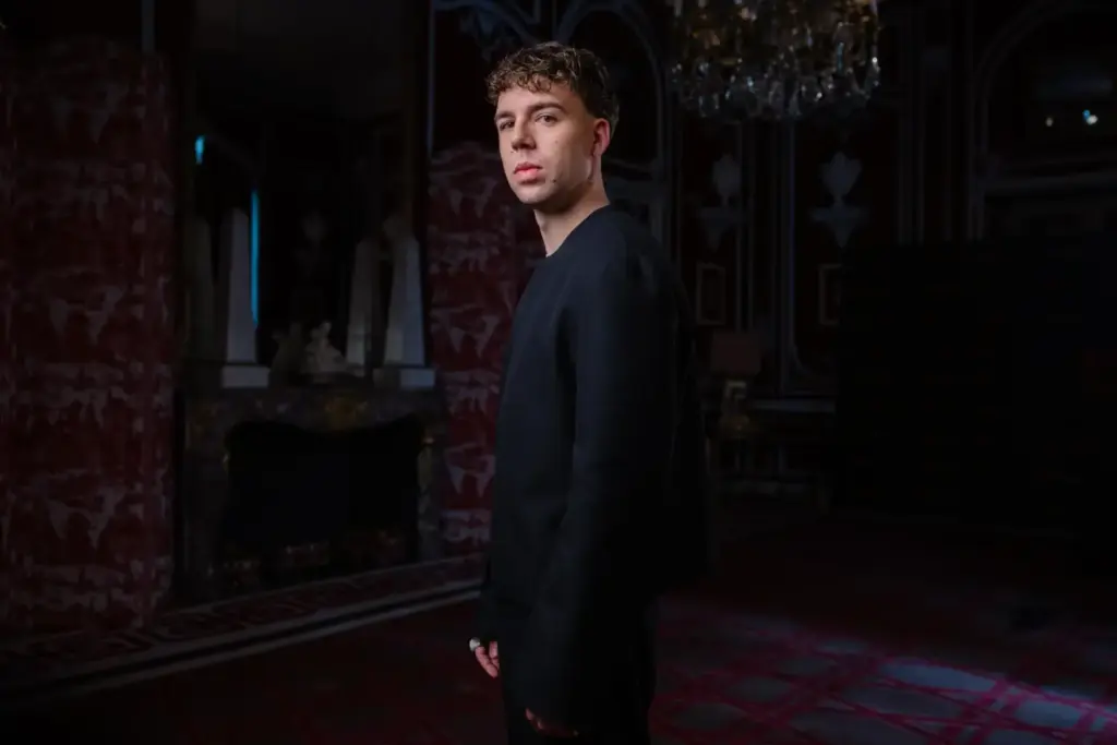 Quevedo saca el tema 'Tuchat' sin romper su tradición