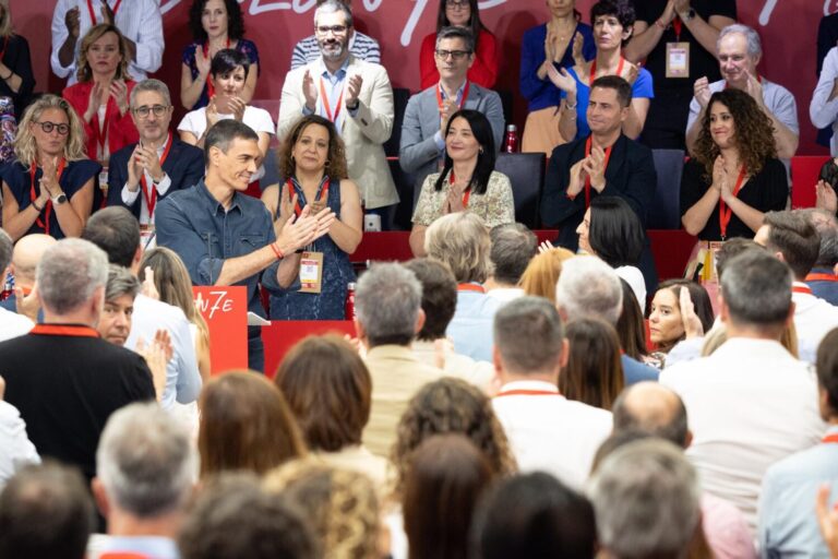 Sánchez se presenta como el capitán del PSOE para atajar la corrupción tras el caso Cerdán