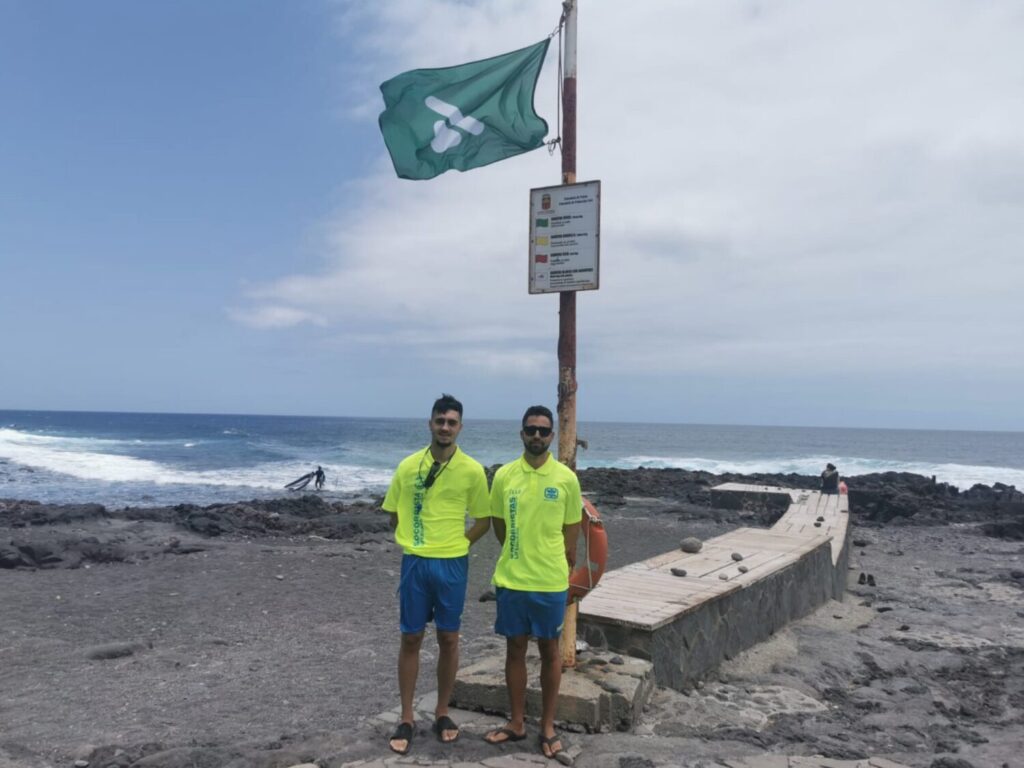 Agaete activa el servicio de socorrismo en playas y piscinas