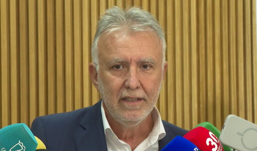 Torres advierte a Clavijo de que PP y Vox derogarían la reforma de la Ley de Extranjería si llegasen al Gobierno