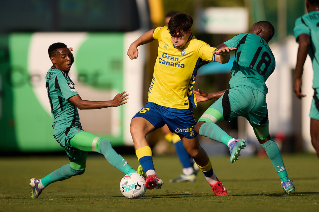 El primer partido amistoso de Luis García terminó sin goles frente al equipo sudafricano / UD Las Palmas 