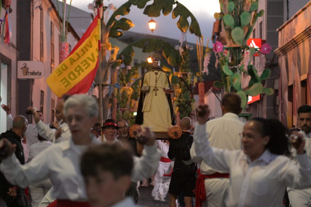 Llegada de los santos y los bailarines a Valverde / Cabildo El Hierro