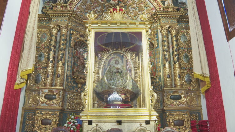 La Virgen de las Nieves pasará la noche en la Encarnación para seguir su camino este domingo