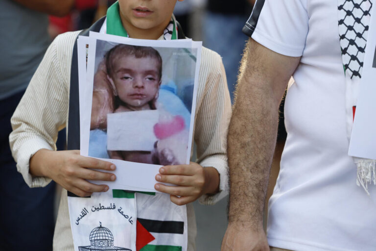 Más de 100 oenegés revelan que Israel no les dejó entregar ni un camión de ayuda en Gaza