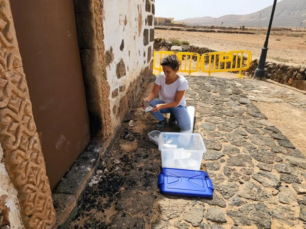 La Oliva actúa de forma inmediata en medidas de protección ante el incendio de la ermita de Puerto Escondido