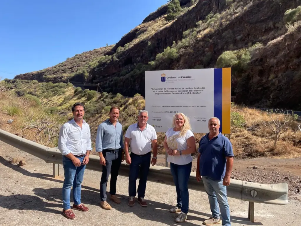 Zapata: “Avanzan a buen ritmo las obras de recuperación ambiental en los antiguos vertederos de Garafía y Puntagorda”. Zapata visita las obras de recuperación del antiguo vertedero de Garafía/ Gobierno de Canarias.