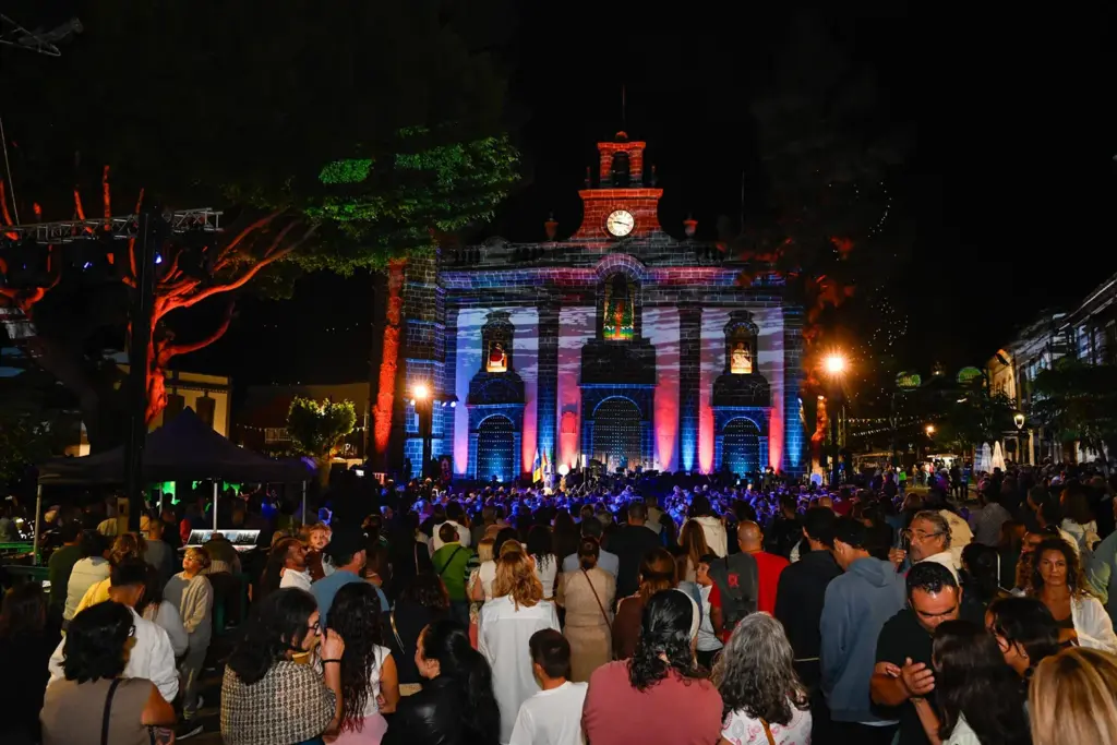 Imagen de la plaza del Pino durante el pregón