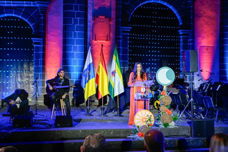 Las Fiestas del Pino arrancan con el pregón de Raquel del Rosario