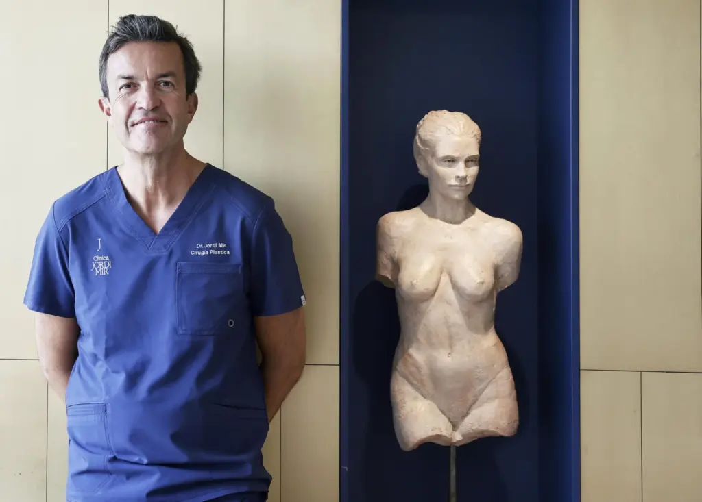 La demanda de tratamientos estéticos se dispara en los tiempos de crisis. Jordi Mir, cirujano plástico y, también, presidente de la Sociedad Catalana de Cirugía Plástica Reparadora y Estética (SCCPRE). EFE