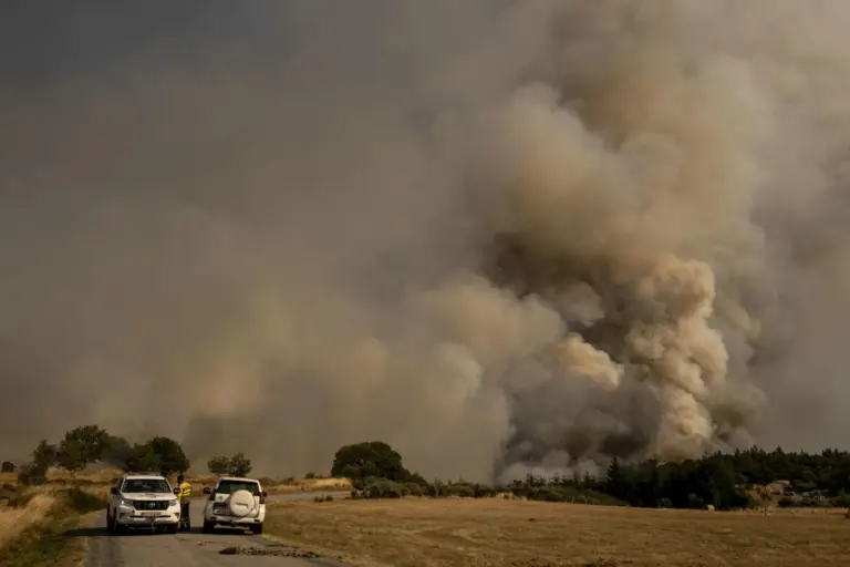 Los incendios de Ourense se estabilizan pero surgen otros en Pontevedra