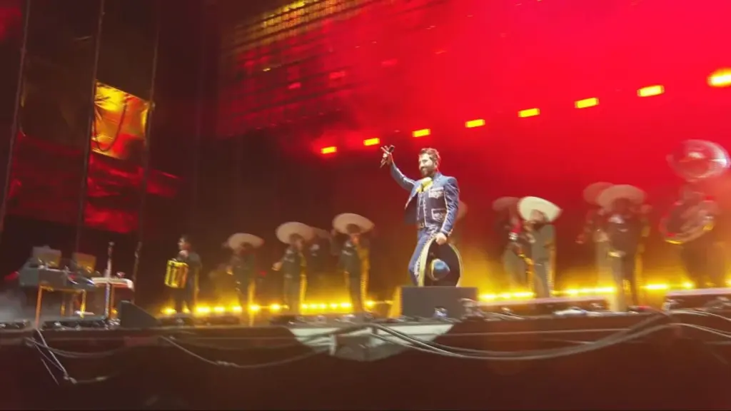 Alejandro Fernández clausuró las fiestas de San Ginés con un concierto bajo las estrellas en El Reducto