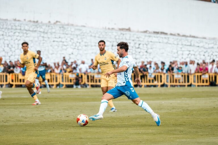 1-1 (4-1) | El CD Tenerife se impone a la UD Las Palmas en los penaltis y se lleva la LIII edición del Trofeo Teide