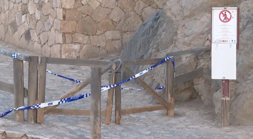 Cierre de la playa de Ajuy por el oleaje
