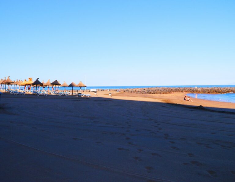 Fallece un hombre de 70 años tras ser rescatado del agua en parada cardiorrespiratoria en Adeje