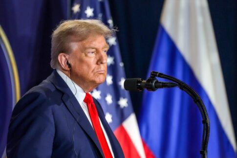 Trump afirma que está «más que considerando» la salida de EEUU de la OTAN