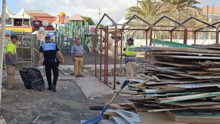 El incivismo convierte un punto de Caleta de Fuste en un vertedero