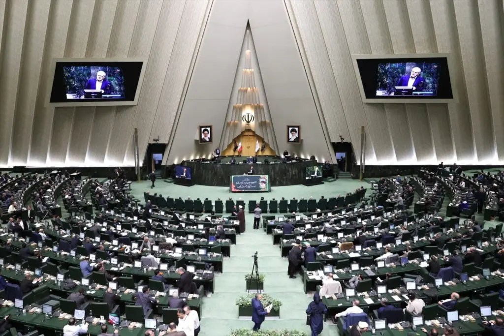 El Parlamento de Irán inicia el procedimiento para la retirada del Tratado de No Proliferación Nuclear
