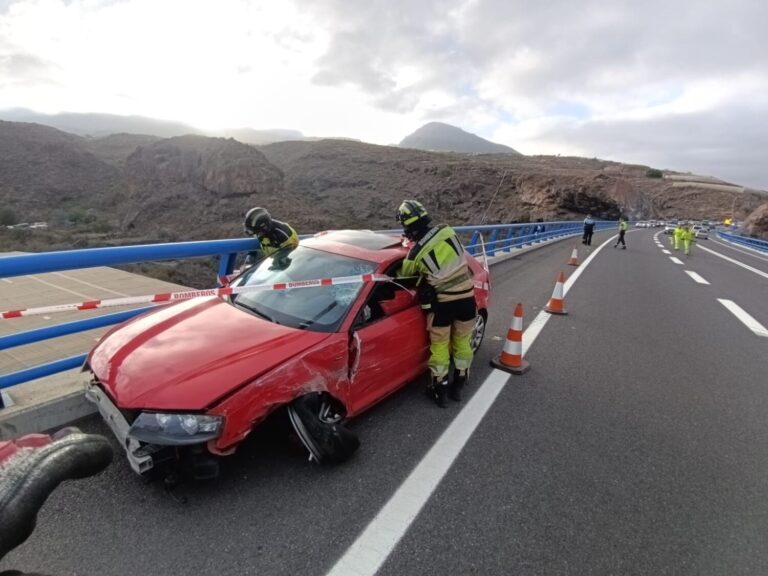 Bomberos de Tenerife intervienen en dos accidentes de tráfico