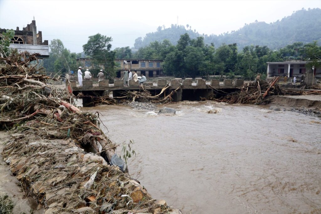 El norte de Pakistán se ha visto azotado por lluvias monzónicas que han dejado ya cientos de muertos y heridos