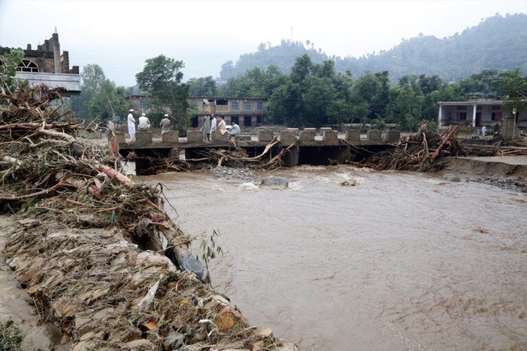 Al menos 323 muertos y más de 150 heridos por las lluvias en Pakistán