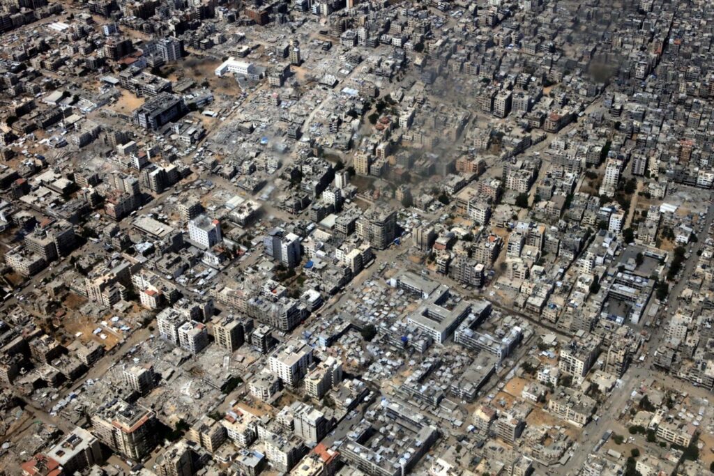 Hamás confirma que ha aceptado una propuesta de alto el fuego en Gaza. PEKÍN, 18 de agosto de 2025. Esta fotografía, tomada desde un avión de la Fuerza Aérea Real Jordana, muestra una vista de la Franja de Gaza el 17 de agosto de 2025. Jordania llevó a cabo el domingo un nuevo lanzamiento aéreo de suministros de ayuda humanitaria sobre la Franja de Gaza. Europa Press/Contacto/Mohammad Abu Ghosh