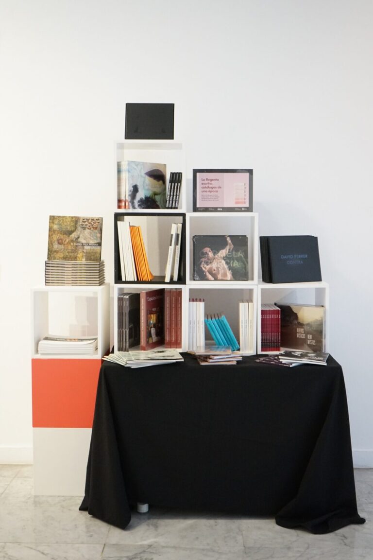 La Regenta vende sus libros de arte a precios simbólicos