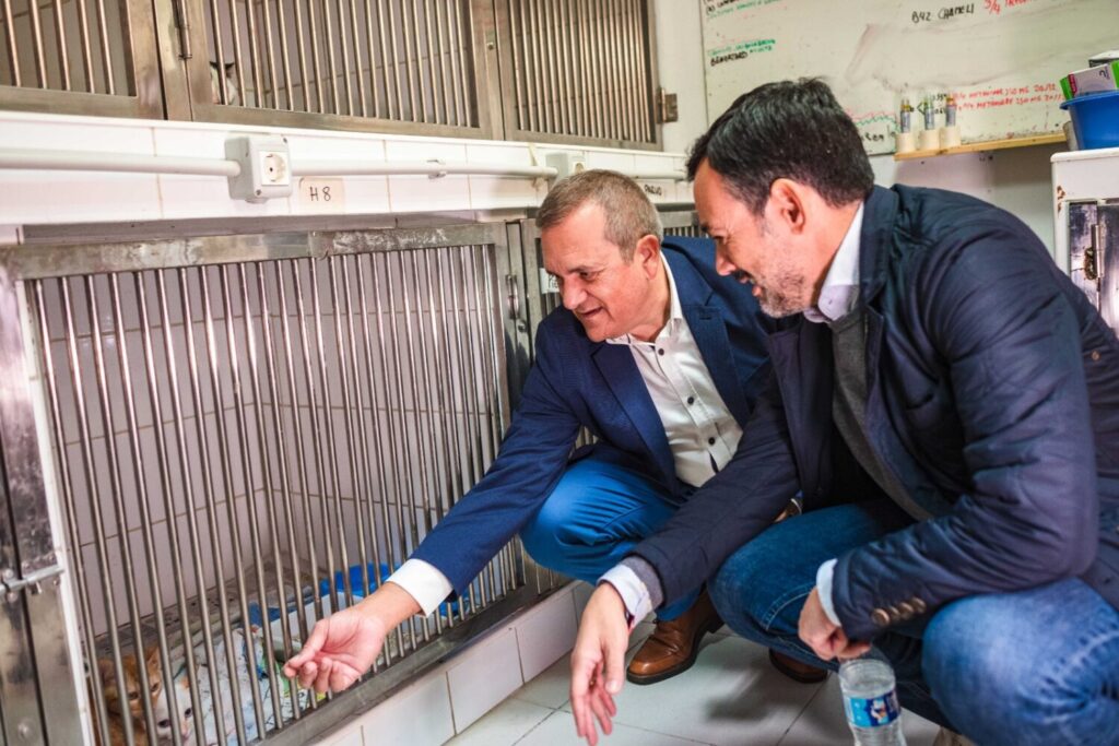 El consejero de Bienestar Animal, Valentín González, y el vicepresidente del Cabildo de Tenerife, Lope Afonso, en una imagen de archivo