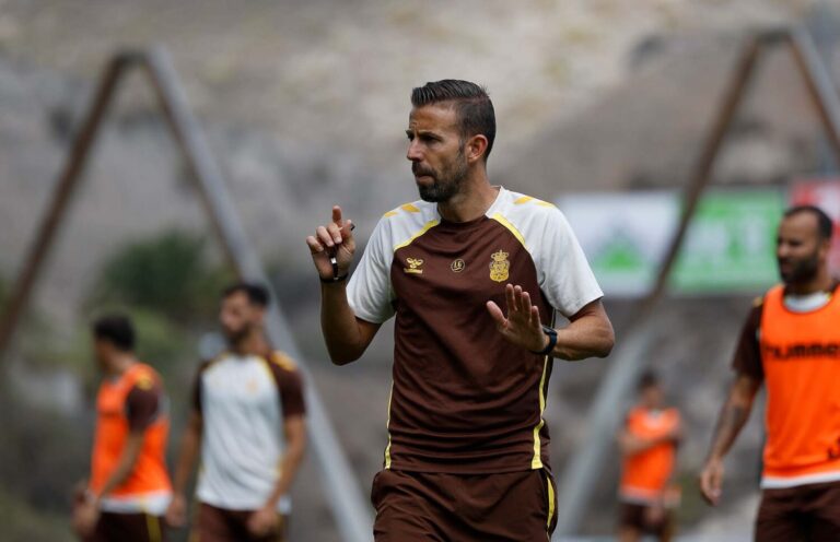 Luis García afronta el debut liguero con «ilusión» y confianza en su plantilla