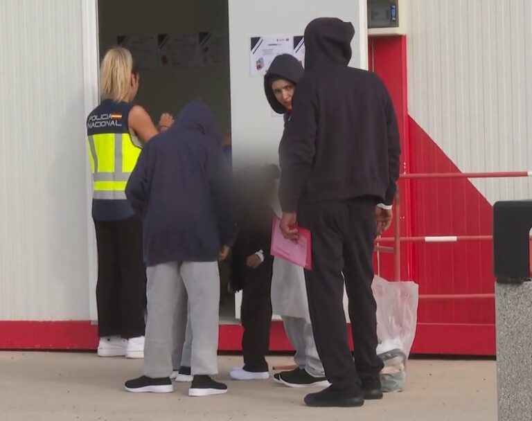 Una embarcación con nueve personas llega al sur de Fuerteventura