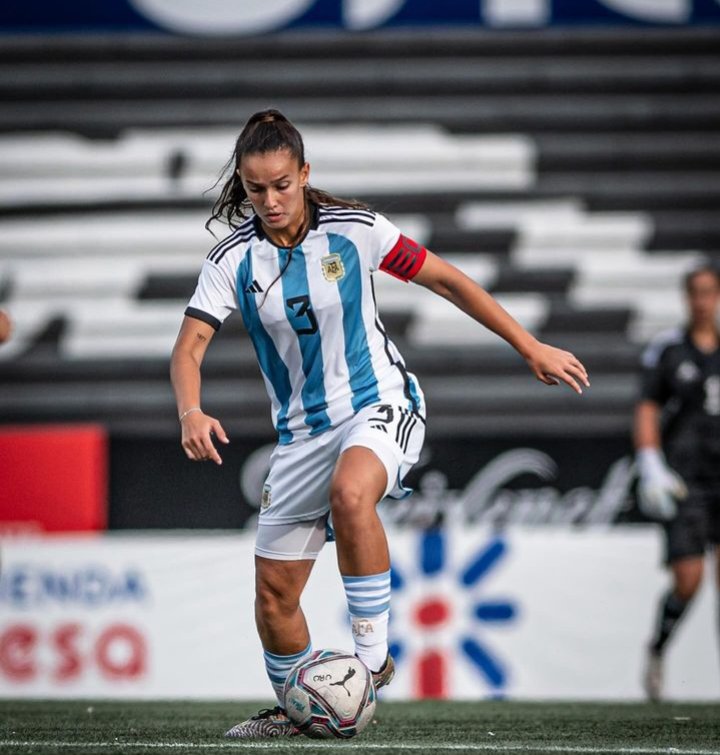 Milagros Martín durante un partido internacional con la selección argentina