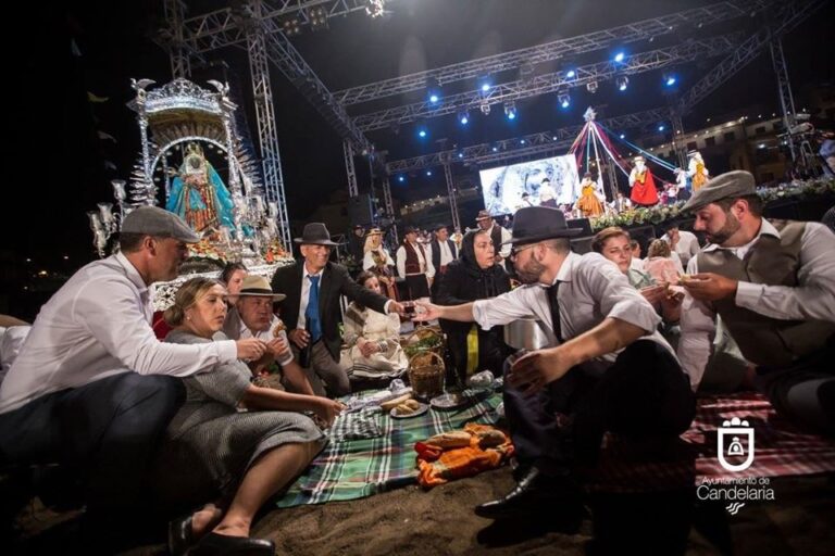 La Ofrenda a la Virgen de Candelaria aúna tradición y folclore
